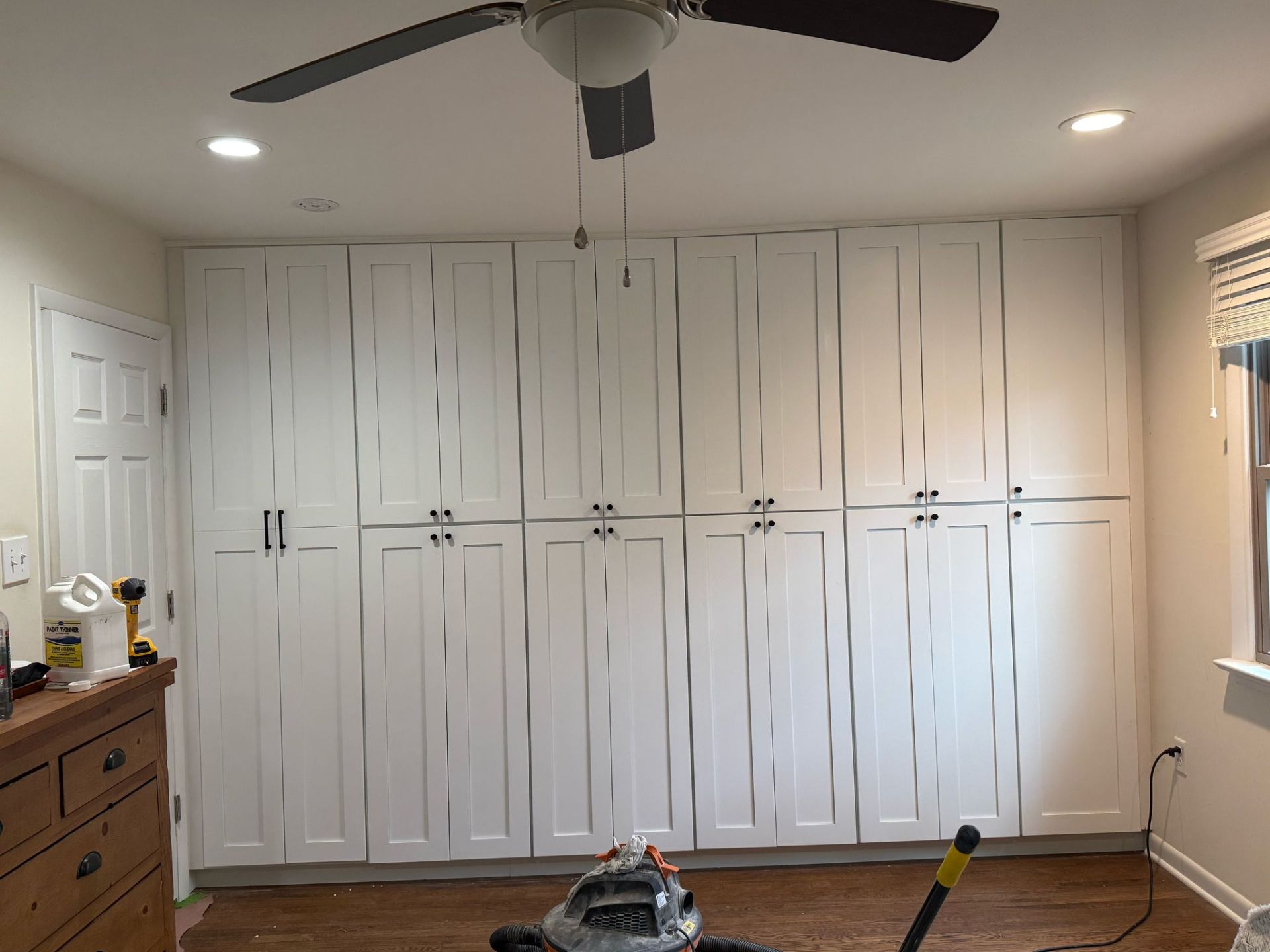 Bedroom-Closet-Doors-Shelves-and-Cabinets